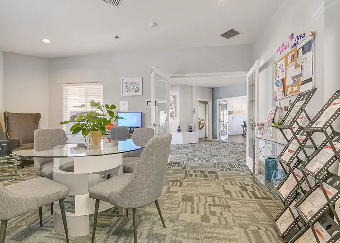 Hike & Golf In Fountain Hills! Resort-style Holiday home *